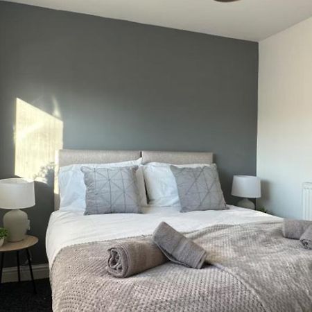 Comfy 1 Bedroom Apartment - Sleeps 2 With Free Parking! St Helens (Merseyside) Exterior foto