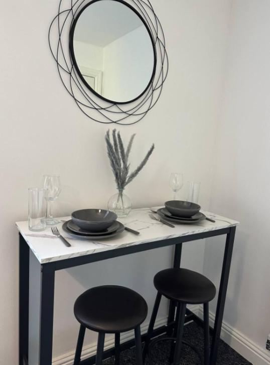 Comfy 1 Bedroom Apartment - Sleeps 2 With Free Parking! St Helens (Merseyside) Exterior foto