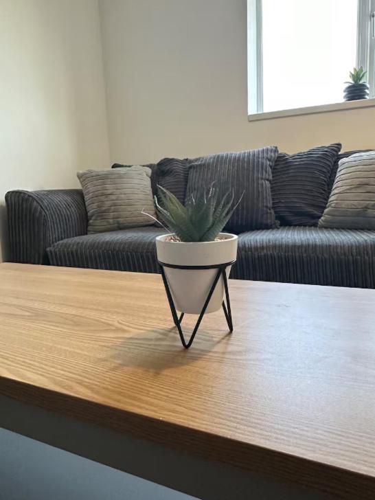 Comfy 1 Bedroom Apartment - Sleeps 2 With Free Parking! St Helens (Merseyside) Exterior foto