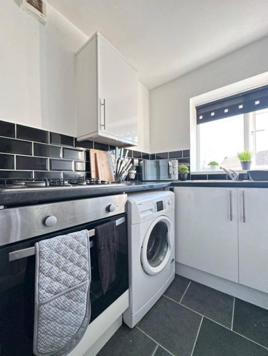 Comfy 1 Bedroom Apartment - Sleeps 2 With Free Parking! St Helens (Merseyside) Exterior foto